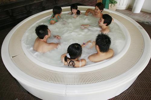 日本奇闻：出嫁女孩要和爸爸一起洗澡