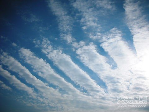 块状地震云图片