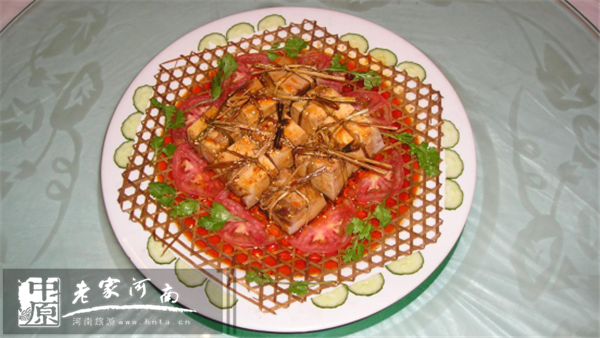 品味特色鲜明的八里沟美食，体验舌尖上的快乐