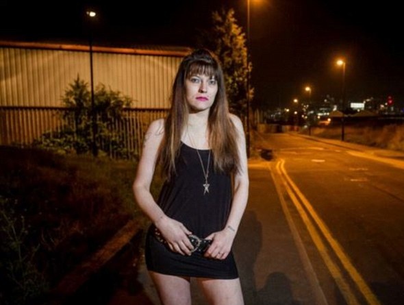 英首个合法红灯区 女性工作者讲述惨痛经历