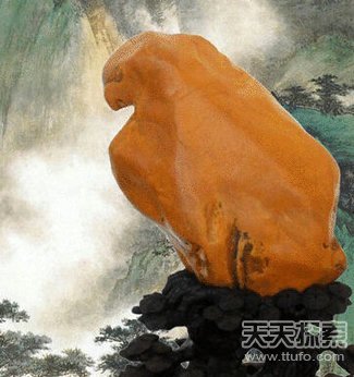 男子随手捡到珍宝 普通石块竟价值上亿