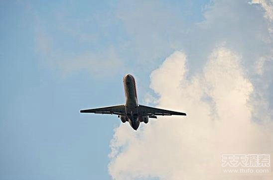 时空旅行者真的存在！飞行员目睹金字塔建造