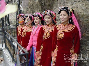 揭秘中国真实女儿国 一女侍多夫夜夜换男人