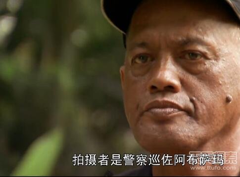 实拍巨蟒食人全过程：吞进人头后被警察击毙