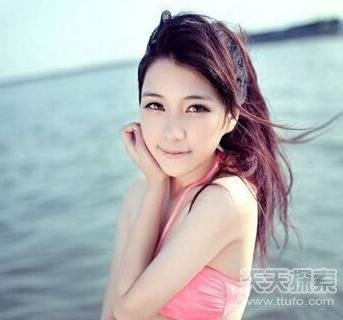 中国身材最火辣的女富豪！资产上亿都是单身