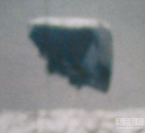 美军北极UFO绝密照片曝光：体型硕大