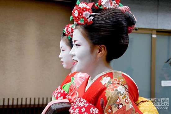 日本浓妆艳抹艺伎真实生活：卖艺不卖身