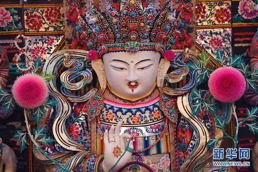 塔尔寺酥油花“绽放” 精美绝伦