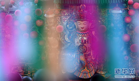 塔尔寺酥油花“绽放” 精美绝伦