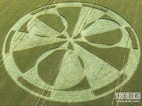 新疆12大惊天谜团 火焰山神秘怪石圈