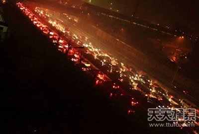 人类历史上最长的七次大堵车 北京曾堵12天