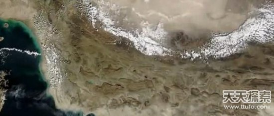 沙漠“地狱之门”：火焰燃烧50年不熄
