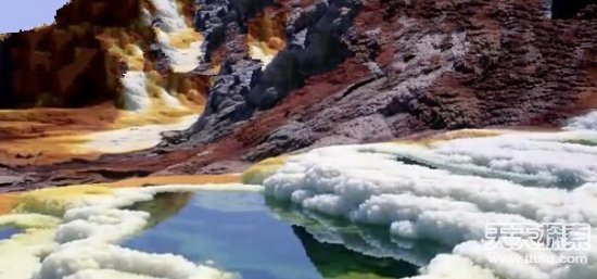 沙漠“地狱之门”：火焰燃烧50年不熄
