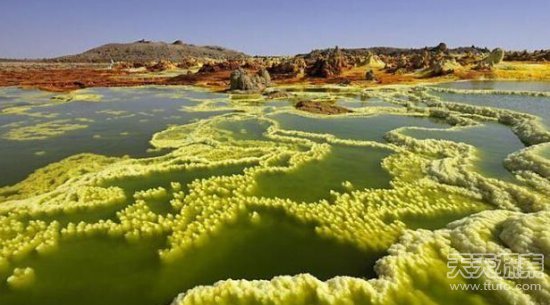 沙漠“地狱之门”：火焰燃烧50年不熄