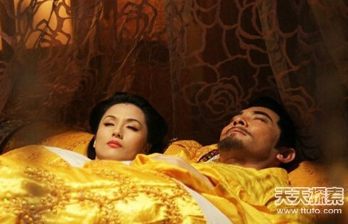 古代女人虐待小三手段：扒光衣服剃头发