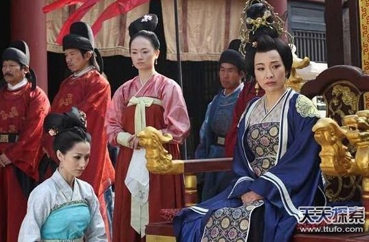 古代女人虐待小三手段：扒光衣服剃头发