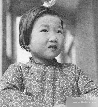 世界上最奇葩父母：5岁女孩产子当妈