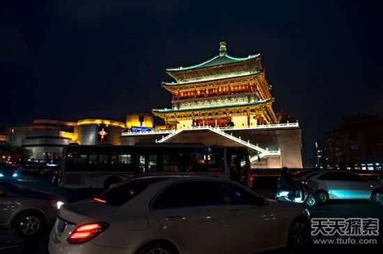世界上最负盛名的十座钟楼 巴黎圣母院钟楼