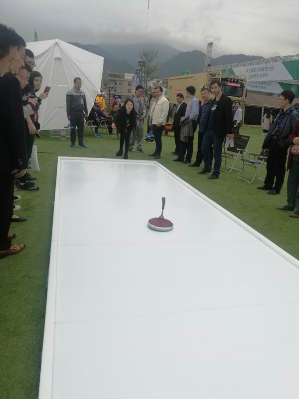 在全国汽车露营大会唱主角 桂平西山泉汽车运动营地荣膺五星级