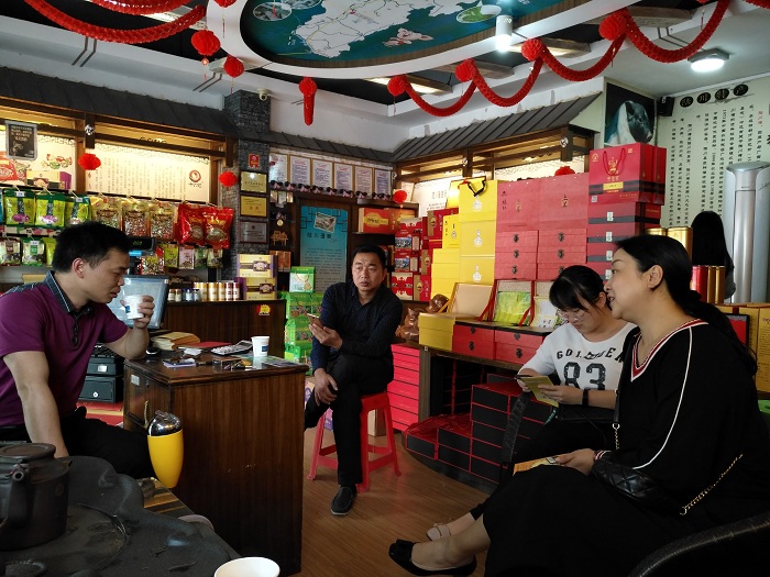 广西南宁阳光国际酒店派员考察陆川特色旅游商品