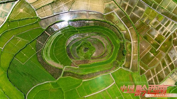 “天眼”在贵州平塘,“地眼”在兴义万峰林!