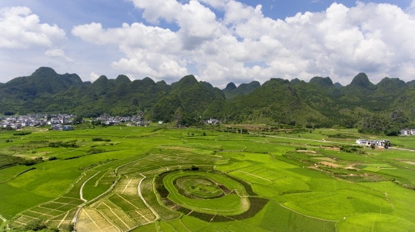 “天眼”在贵州平塘,“地眼”在兴义万峰林!
