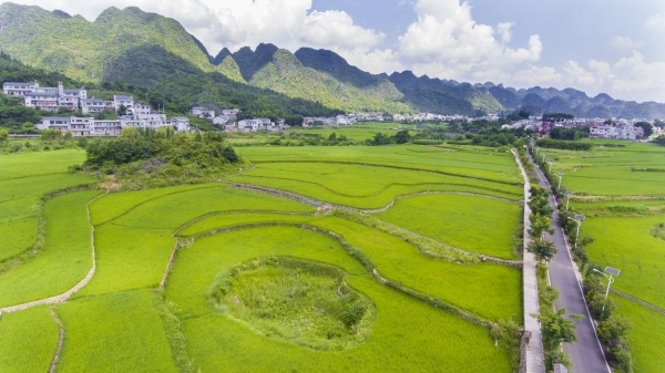 “天眼”在贵州平塘,“地眼”在兴义万峰林!