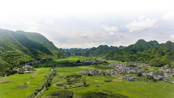 “天眼”在贵州平塘,“地眼”在兴义万峰林!