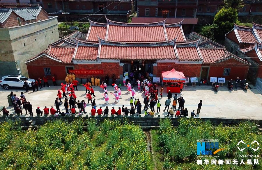 泉州虹山乡：油菜花开引客来